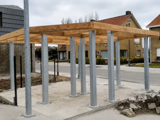 Garaje de madera con estructura de hierro